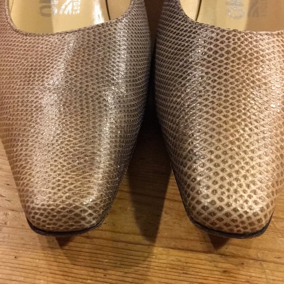 Ferragamo Snakeskin Pumps - Picture 7 of 8